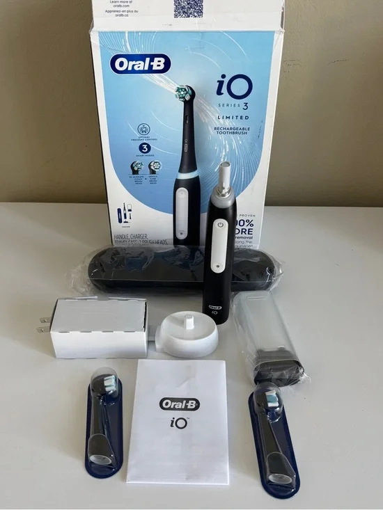 Oral-B iO Series 3 Limited Rechargeable Electric Toothbrush 2 Brush Heads Black - Picture 7 of 7